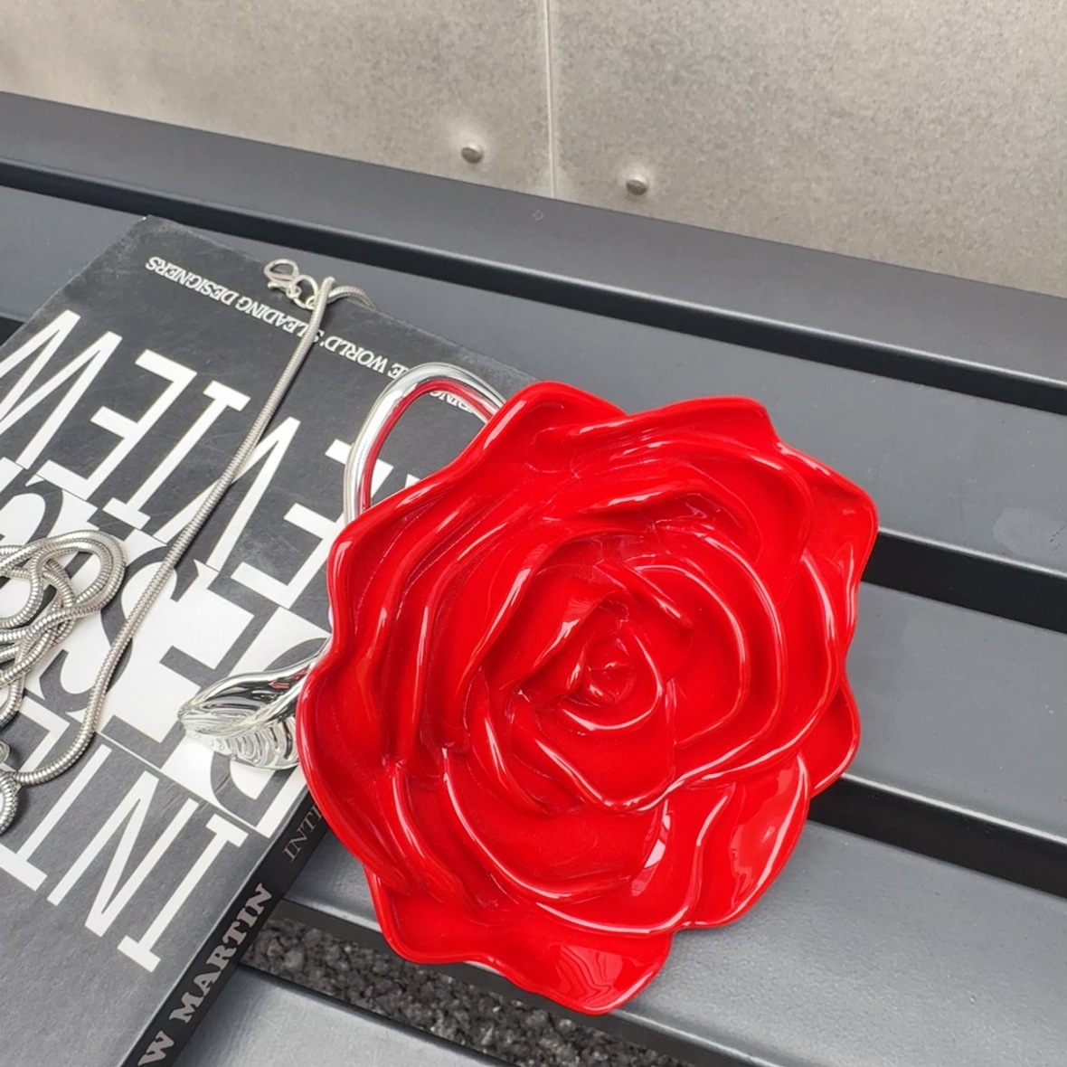 Elegant and stylish rose, versatile for autumn and winter, a box bag with a niche design and a sense of sophistication, a hand-held crossbody bag for dinner parties undefined