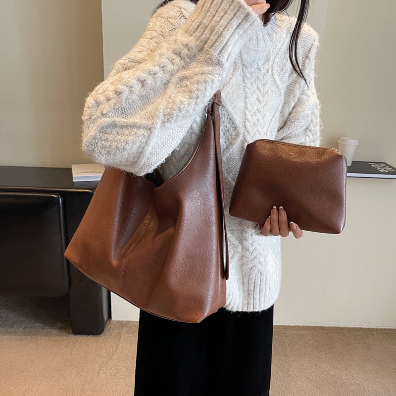 Bolsa de gran capacidad para mujer Otoño e Invierno retro 2023 nuevo todo partido hombro crossbody bolsa de cubo bolsa de viaje de clase