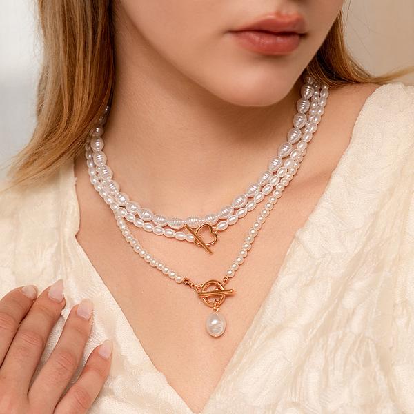 elegant necklace heart shaped from pearl