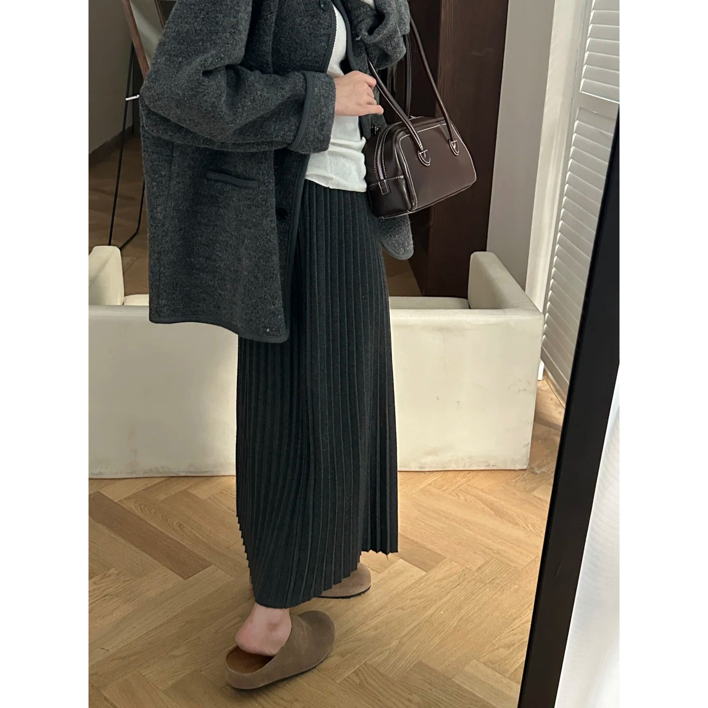 法式黑色毛呢百褶半身裙女秋冬2025新款高腰遮胯垂感a字显瘦伞裙