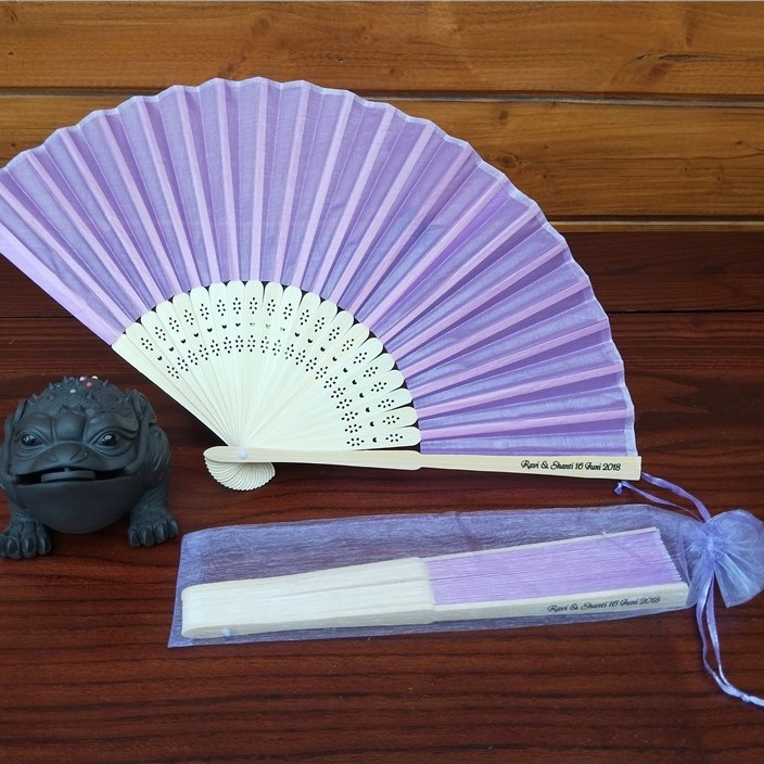 Ventilador de seda de estilo chino transfronterizo pequeño ventilador de seda con bolsa de hilo color completo con bolsa de hilo en stock con ventilador de alambre