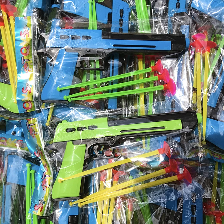 Производители поставляют игрушечные пистолеты, чтобы есть куриные игровые пистолеты