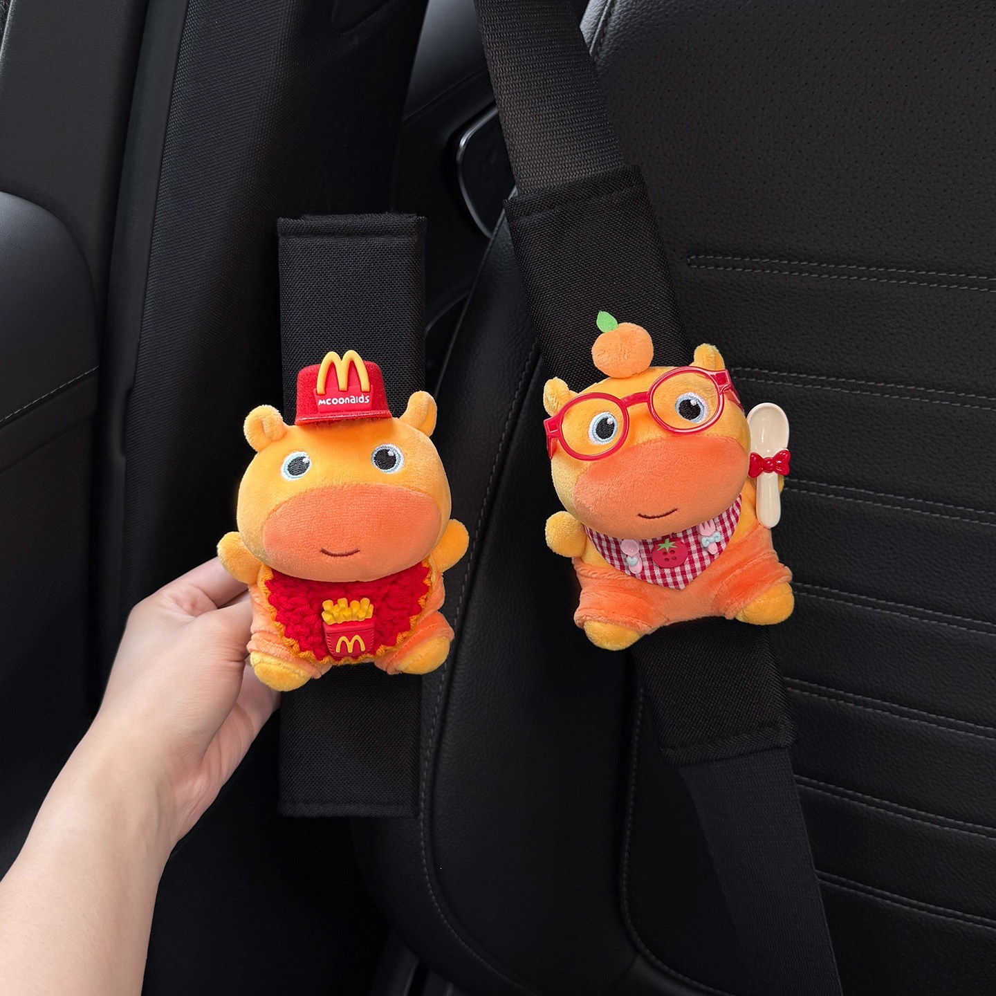Capybara Lulu car seatbelt shoulder pad, in-car decorative accessory, anti-friction clothing, suitable for couples and goddesses