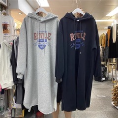 アメリカのレトロな怠惰な風と帽子のスカートの女性の秋冬のカジュアルなゆったりした中の長いタイプのベルベットのフォークのワンピース