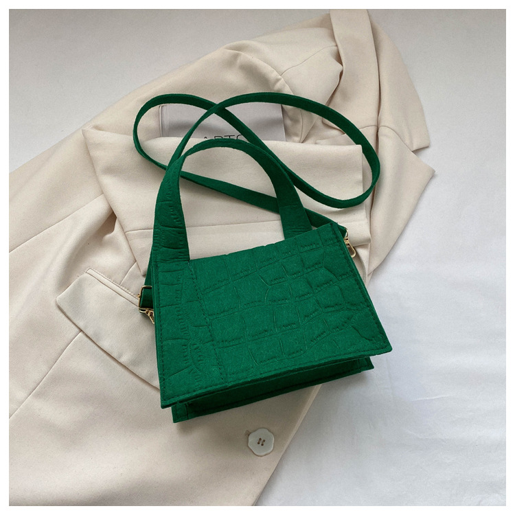 Women's Medium Suede Solid Color Basic Square Magnetic Buckle Shoulder Bag Handbag Crossbody Bag display picture 4