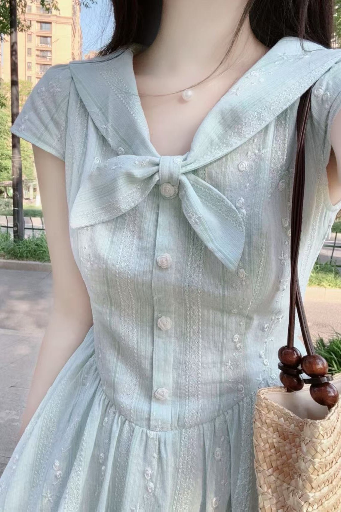 Đầm liền nữ thắt eo màu xanh lá dáng suông midi — Màu xanh lá chi tiết 3