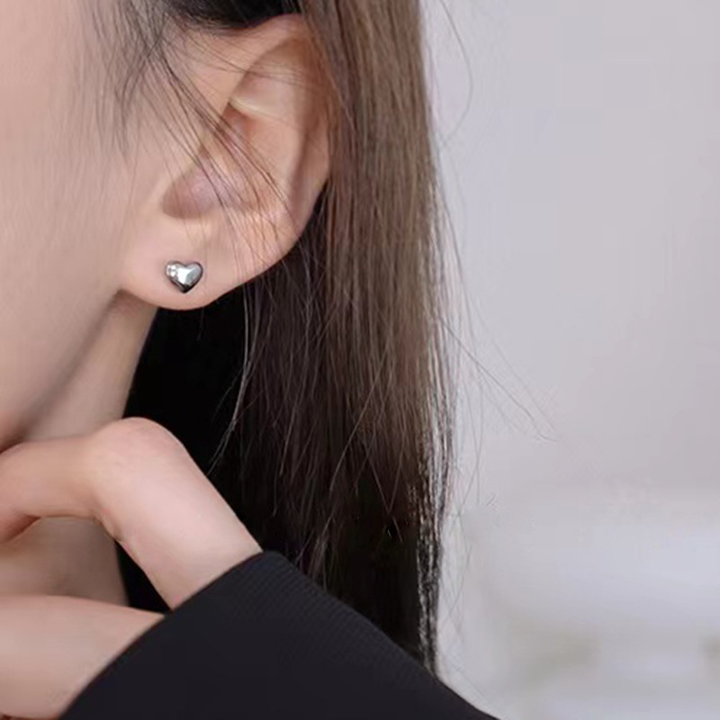 4g Weight Stainless Steel Ear Needle Material 18K Gold Plated Plating Material Ear Studs Classification 1 Pair Quantity Daily, Street Occasion Titanium Steel Material Heart Shape Pattern Women's Gender Simple Style Style 1 Pair Simple Style Heart Shape Titanium Steel 18K Gold Plated Ear Studs 3