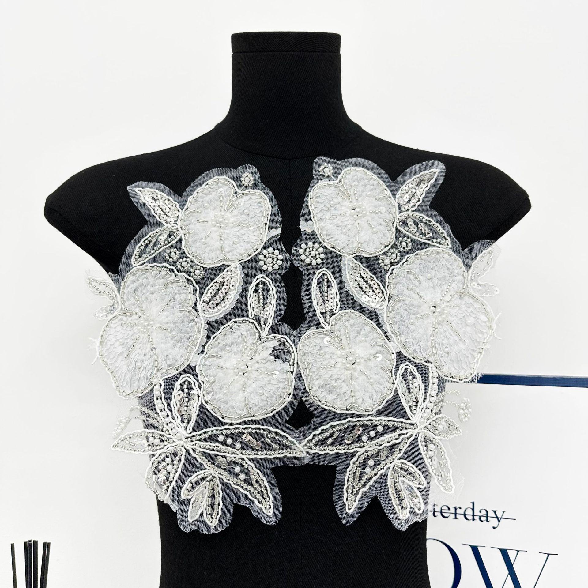 Blanco encaje bordado pegatinas de encaje floral vestido de boda DIY accesorios multi-tamaño floral mariposa decoración simétrica image 12