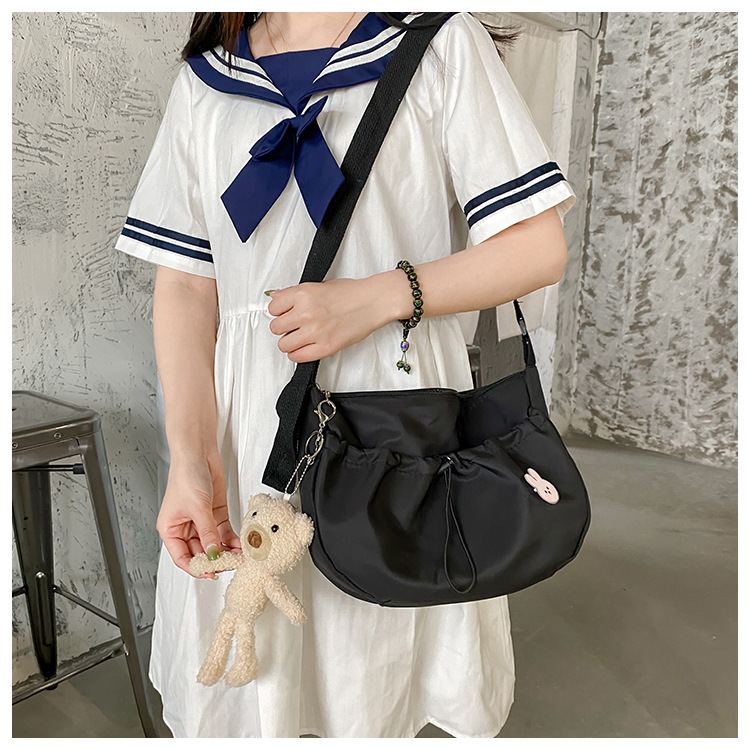 The new 2022 Little Bear canvas small bag for women is simple and versatile. The student dumpling bag is a trendy casual single-shoulder crossbody bag undefined