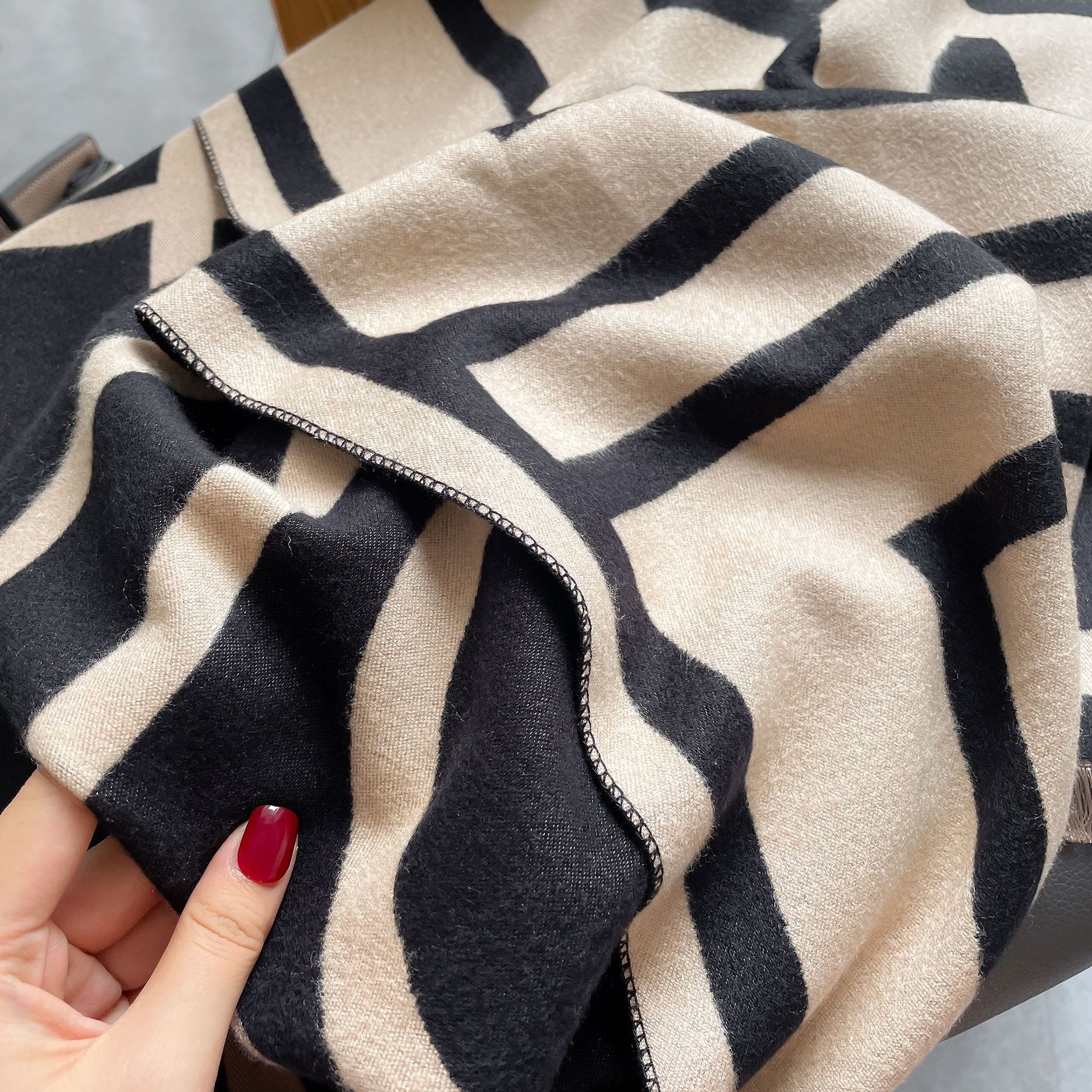 Autumn winter style imitation cashmere with air conditioning shawl tassels, versatile and extended warmth, jacquard_voghion.com