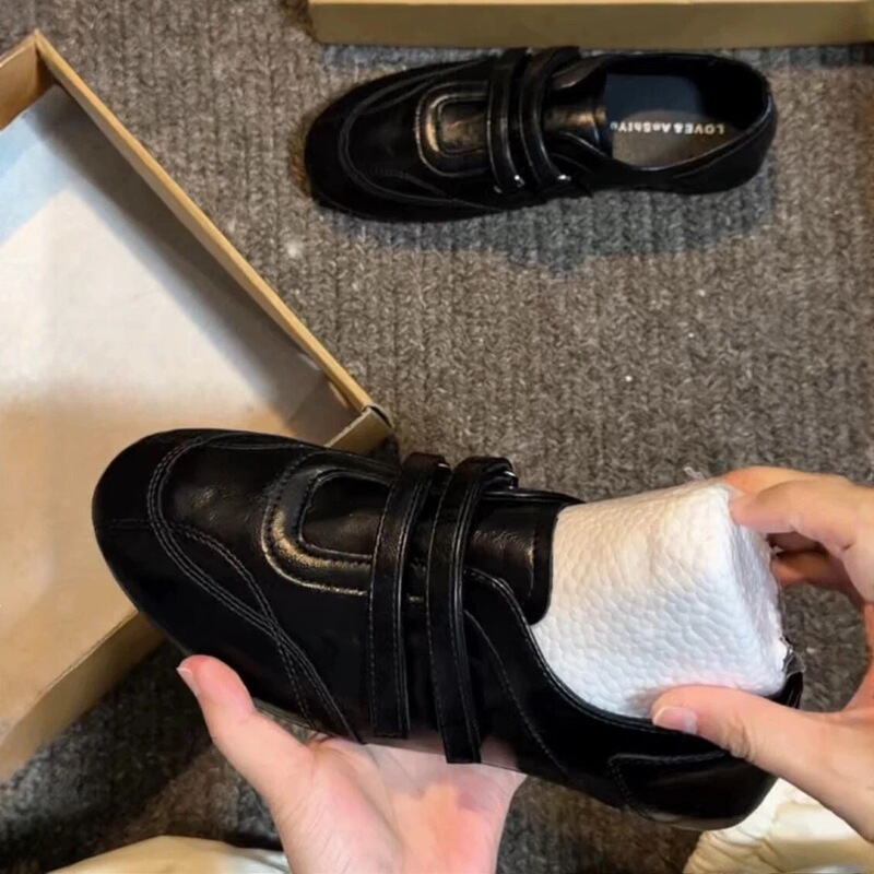 Women's flat shoes, German training shoes 2026, round-toe loafers with Velcro, casual and fashionable, versatile, new spring and autumn model Women's flat shoes, German training shoes 2026, round-toe loafers with Velcro, casual and fashionable, versatile, new spring and autumn model