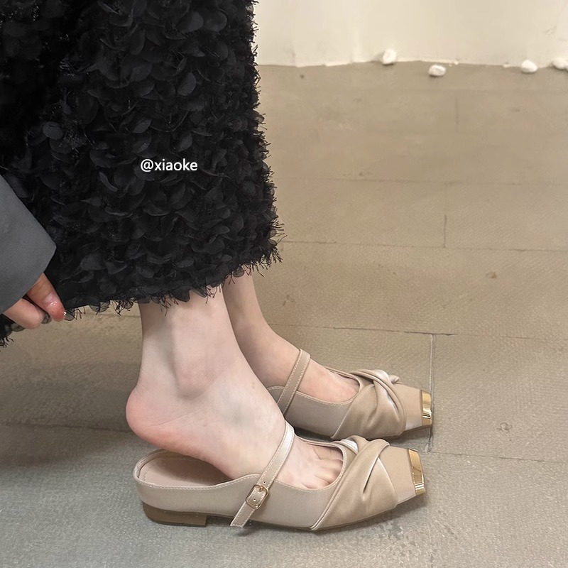 Cabeza cuadrada de metal, tacón plano, medio arrastre, modelo de primavera 2025, zapatillas de suela suave de cuero suave, las mujeres usan zapatos Mary Jane