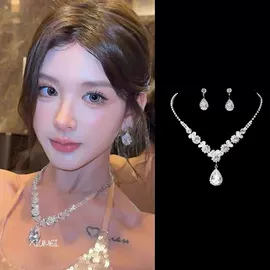 耳钉;耳环;项链