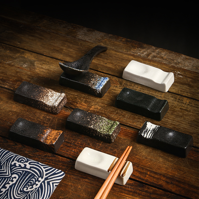 Manufacturer wholesale chopstick holder Japanese-style ceramic chopstick pillow hotel restaurant restaurant table commercial creative spoon holder