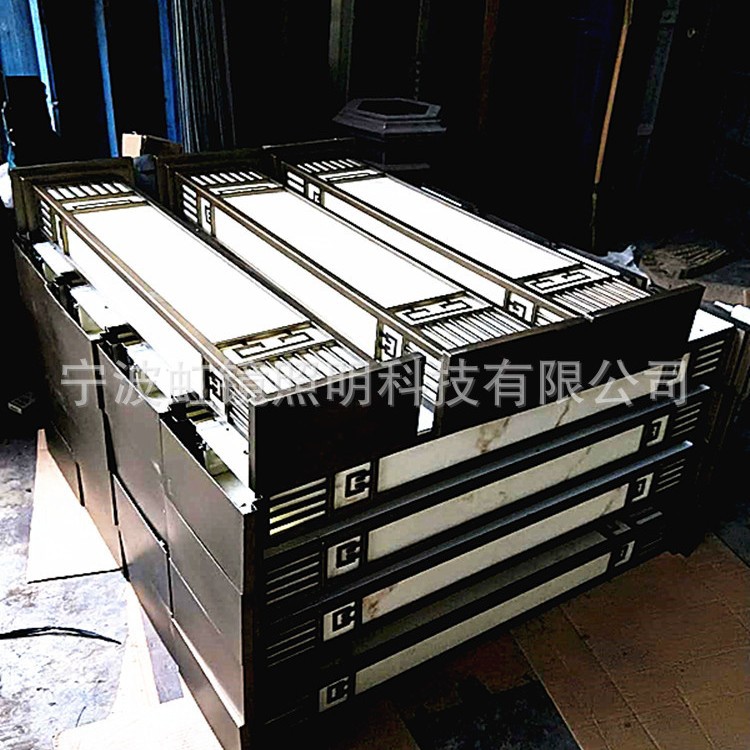 �Լ����������羵������Ҧ���Ҳ���ַ�ͭ�ڵ�LED