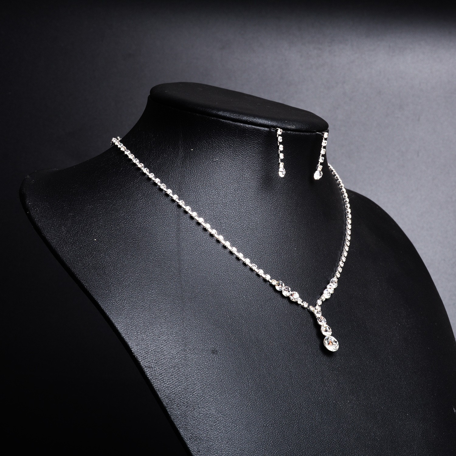 Set van bruidsketting en choker voor dames met uniek design_voghion.com