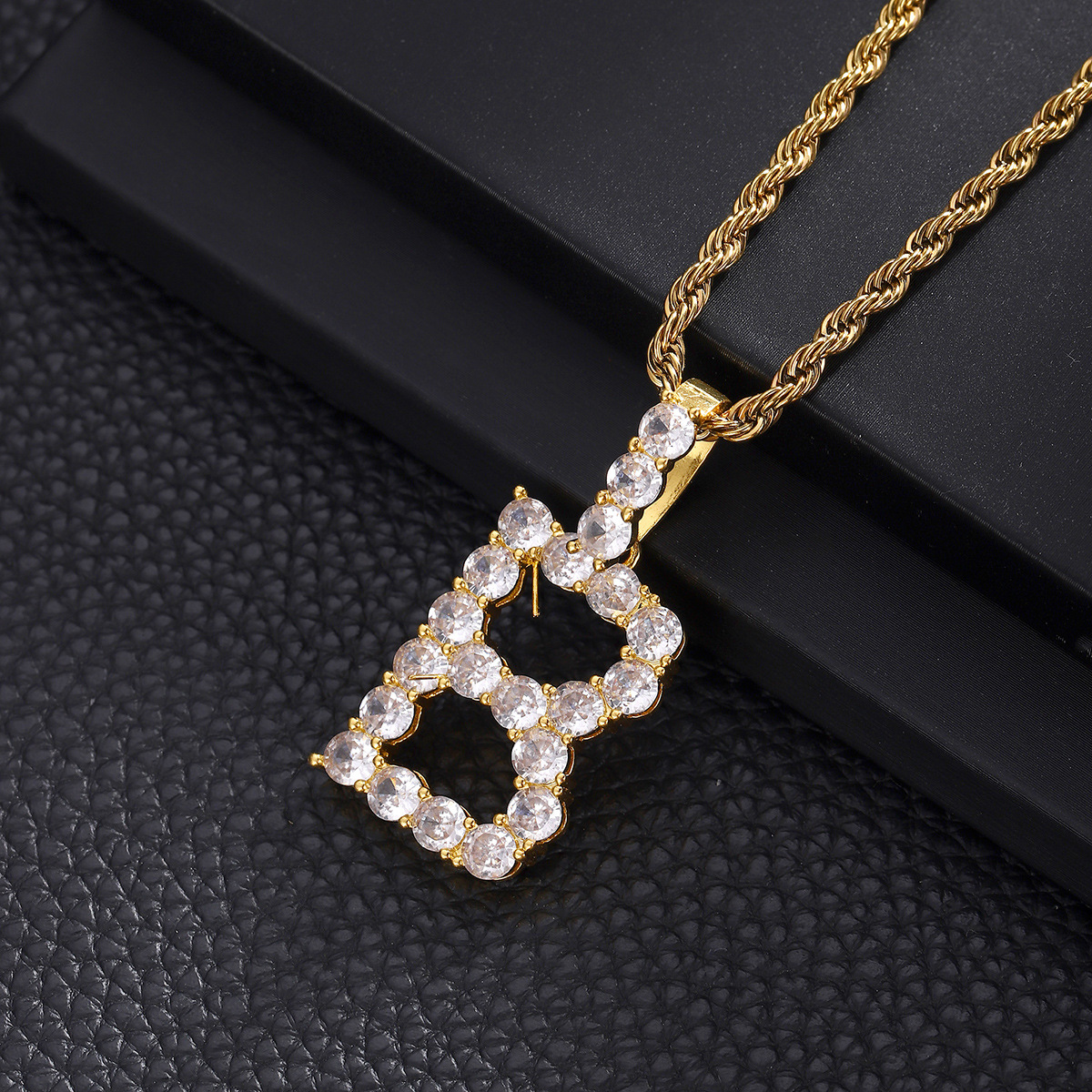 Moda cross-border rock hip-hop punk zircon cursiva colgante al por mayor personalidad de joyería de alta humedad