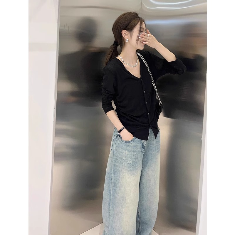灰色v领长袖t恤女士2025春秋新款设计感排扣褶皱收腰显瘦正肩上衣|undefined