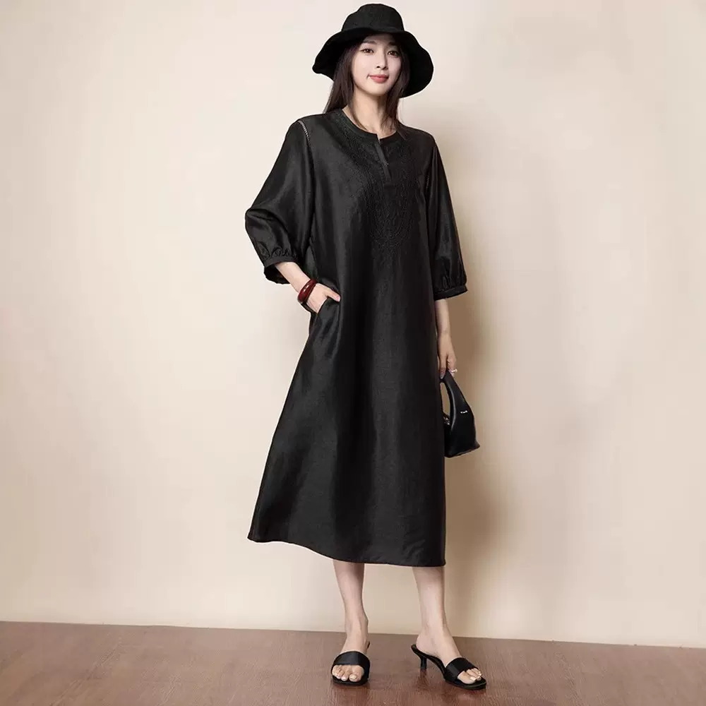 真丝香云纱重工刺绣V领连衣裙女2025新款桑蚕丝龟裂纹中长款裙子