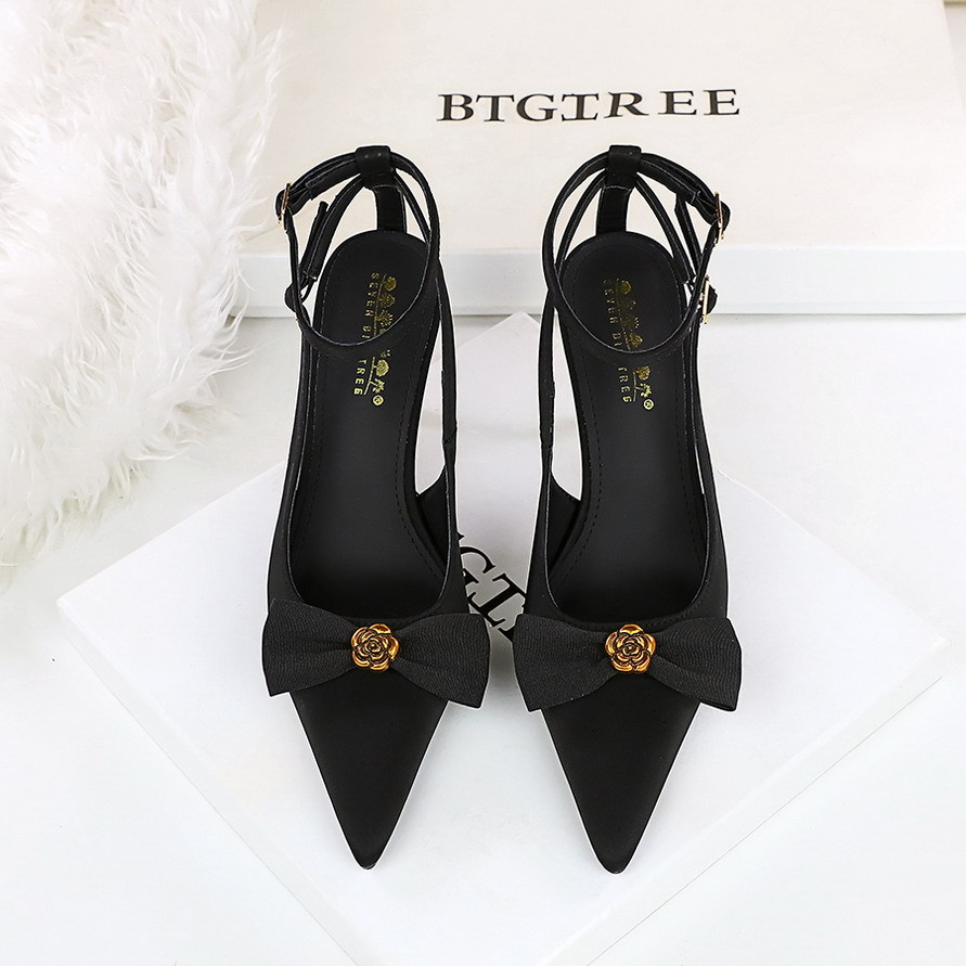 8718-AH132 European and American style fashionable hollow metal small flower bow sexy one button pointed thin single order shoes