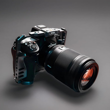 颜左 适用于尼康Z8相机兔笼稳定器视频竖排快拆板Nikon z8保护框