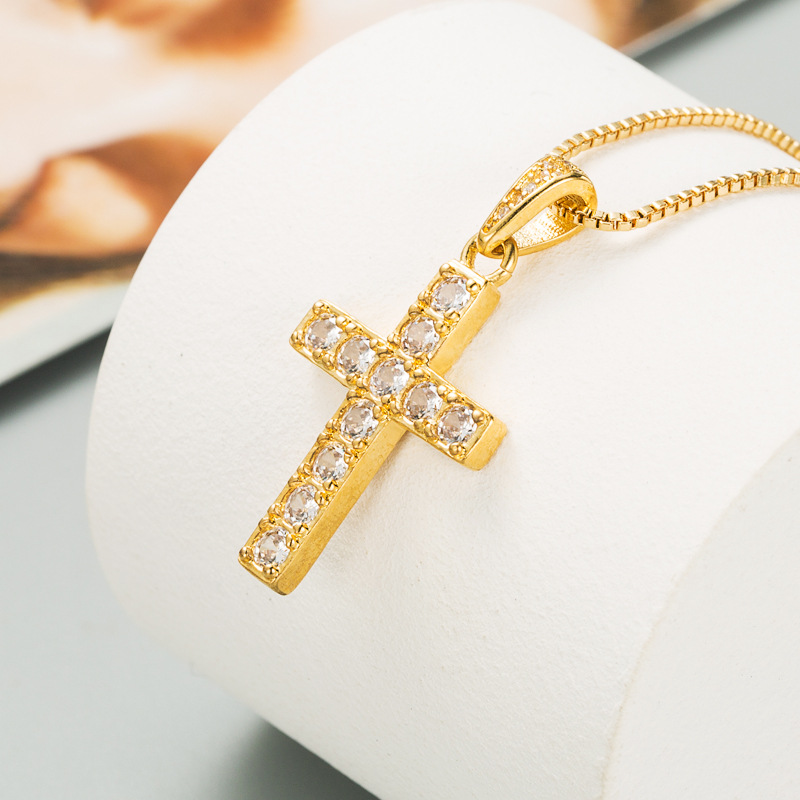 Fashion Cross Pendant Copper Gold-plated Necklace Wholesale Nihaojewelry display picture 5