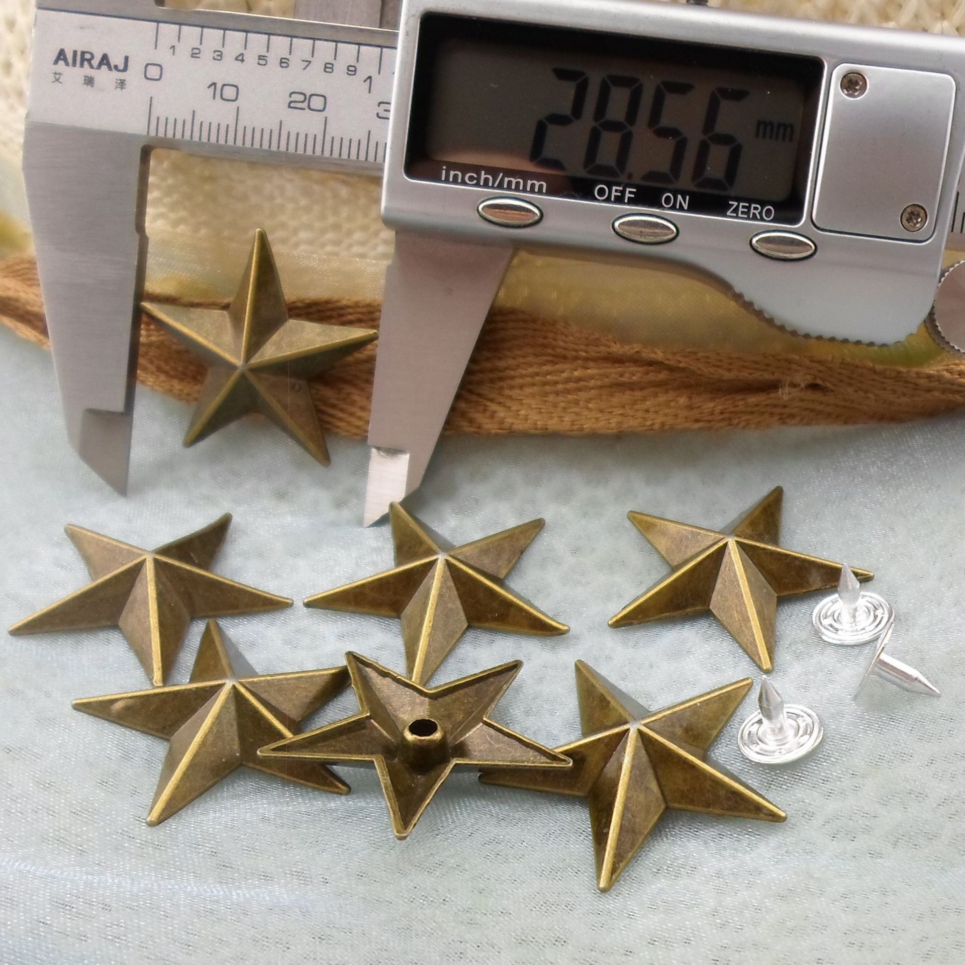 （合金）28.5MMMM五角星撞钉  合金箱包服饰帽子星型铆钉