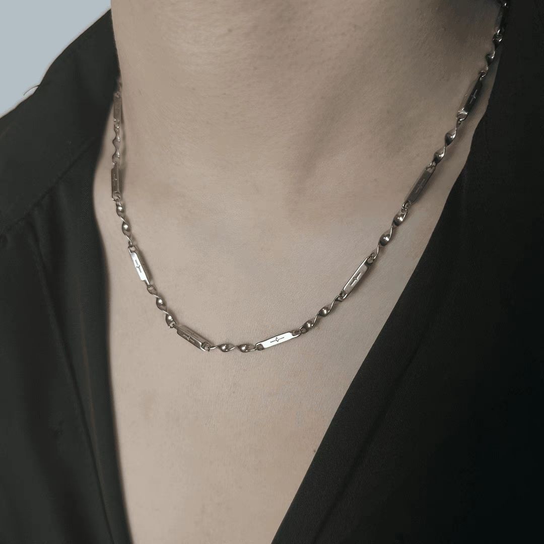 Bath Wearable Mobius Strip Titanium Steel Men's Necklace Women's Niche Design Sense Minimalist Hip-Hop Couple Clavicle_voghion.com