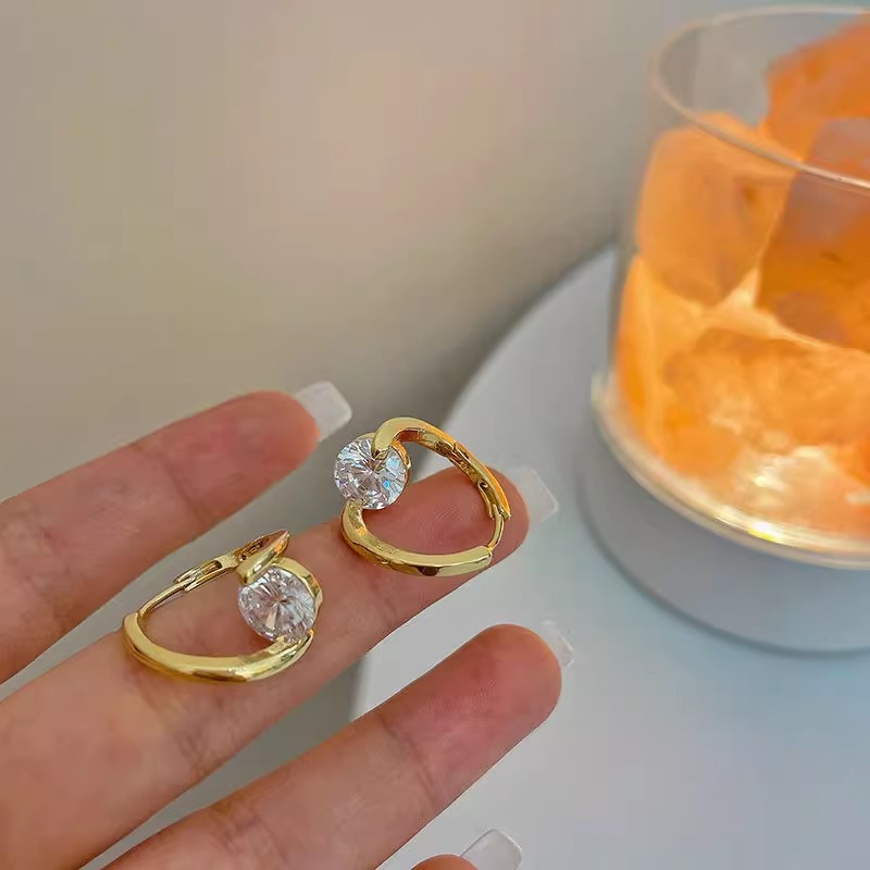 Hot-Selling Super Shiny Copper Inlaid Zircon Earrings, Exquisite, Compact and Versatile Copper-Plated Earrings, Cross-Border French Trendy Earrings Wholesale