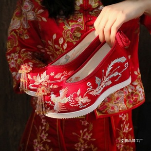 Embroidered Wedding Shoes, New Style Old Beijing Chinese Traditional Bride Wedding Shoes, Xiuhe Suit Inner Height-Increasing Cloth Shoes