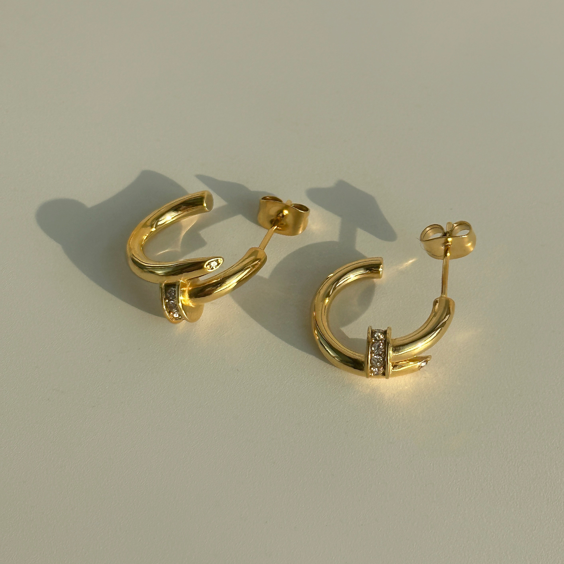 Ear Studs Classification 1 Pair Quantity 1 Pair Simple Style C Shape Plating Inlay Titanium Steel Zircon Ear Studs