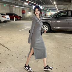 超显身材辣妹修身连帽长袖连衣裙女秋季显瘦褶皱开叉包臀打底长裙