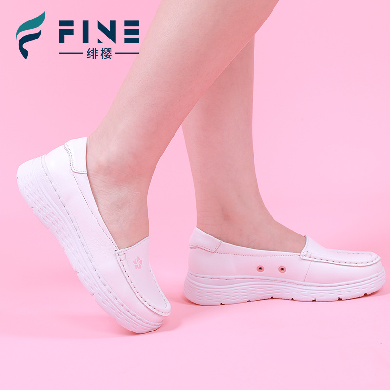 Nurse shoes women's soft bottom breathable not tired feet White Medical shoes comfortable non-slip flat shoes slip-on white shoes