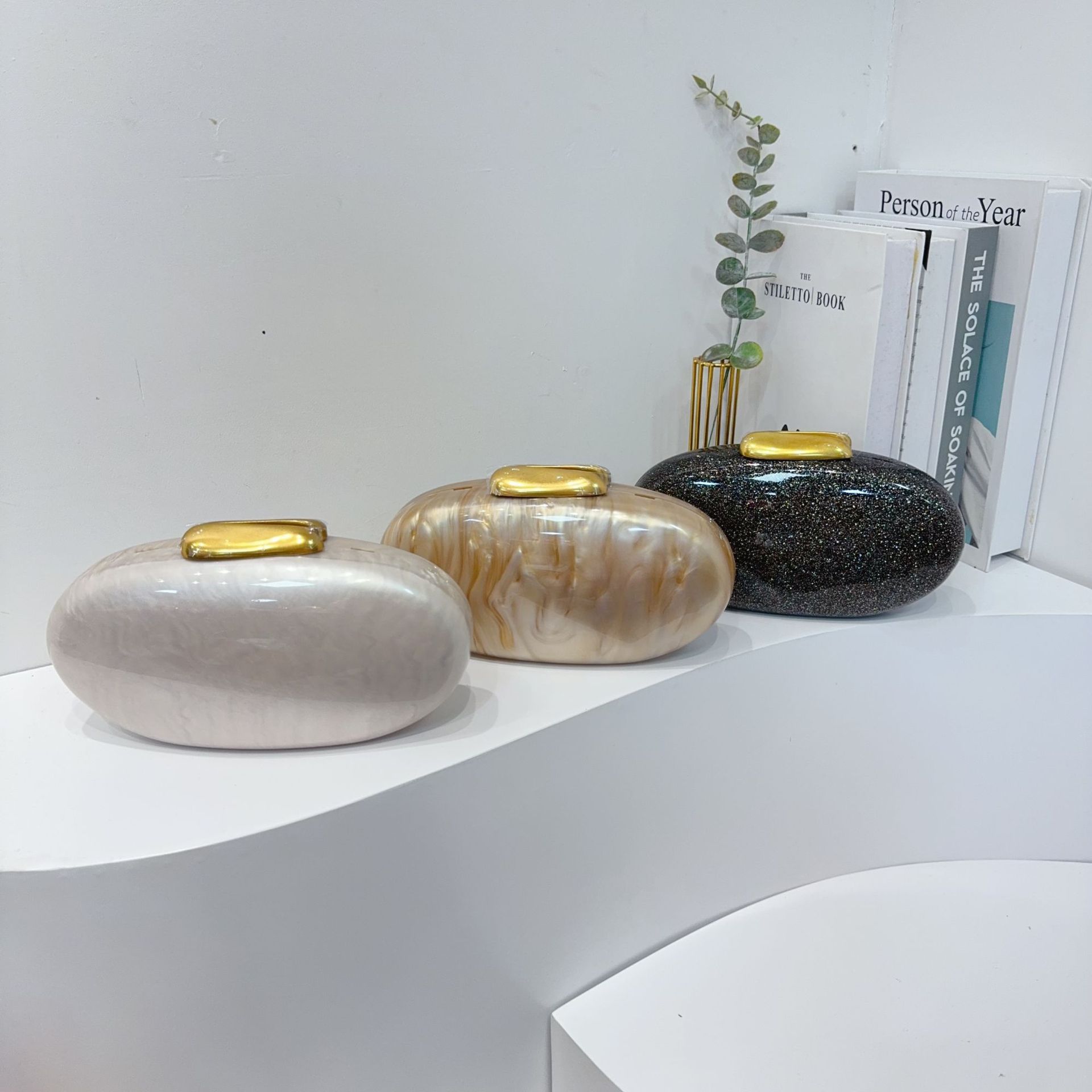 Nuevo paquete de cena de mujeres europeas y americanas transfronterizas un hombro inclinado en forma de concha acrílica bolsa de moda de boda vestido de noche mano