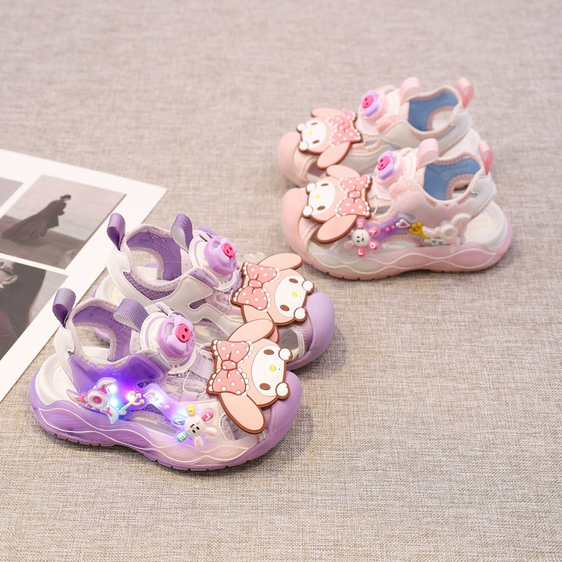 Светящиеся сандалии для девочек 2024 Летние взрывы кулуми вращающиеся пляжные туфли
