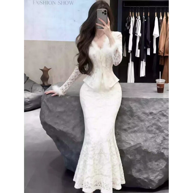 Elegant and Refined Style Waist-Cinching Lace Top and Fishtail Skirt Women's Outfit, New for Spring 2026, Stunning Set for Important Occasions