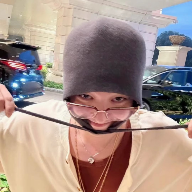 GD グァン・ジロンと同じスタイルの小さなデイジー ダイヤモンド ネックレス、軽い高級感、ニッチで絶妙な気質、女性向けの多用途でハイエンドな鎖骨チェーン|undefined