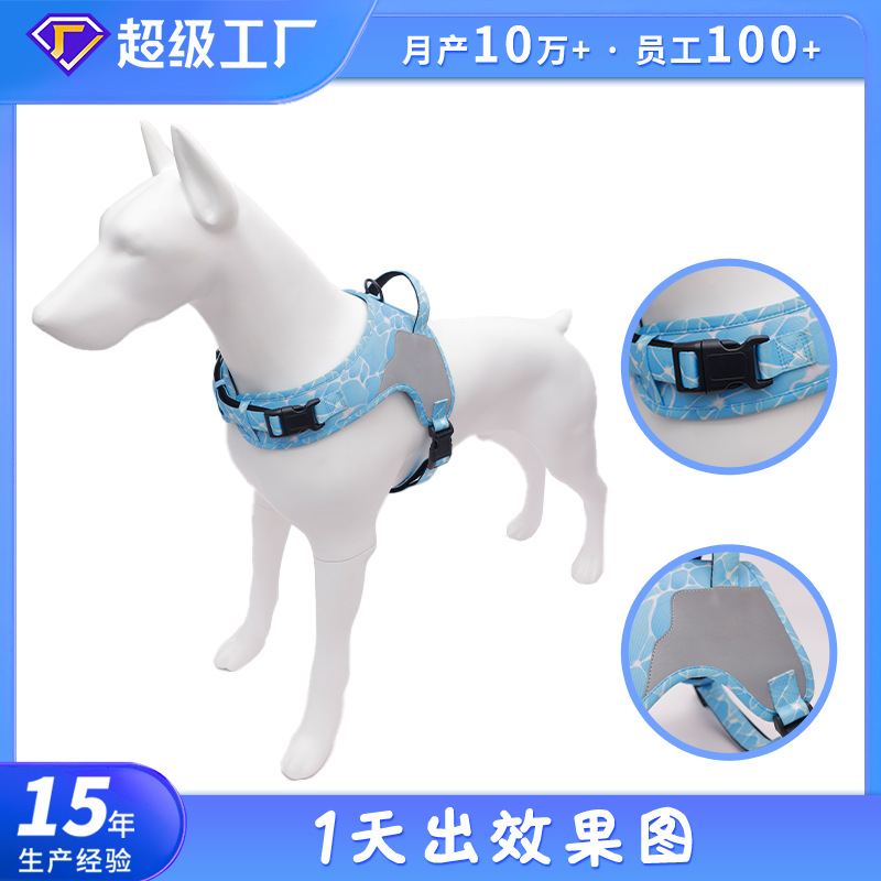 工厂定制狗狗防挣脱宠物项圈皮革可收缩牵引绳卡扣防勒宠物牵引绳