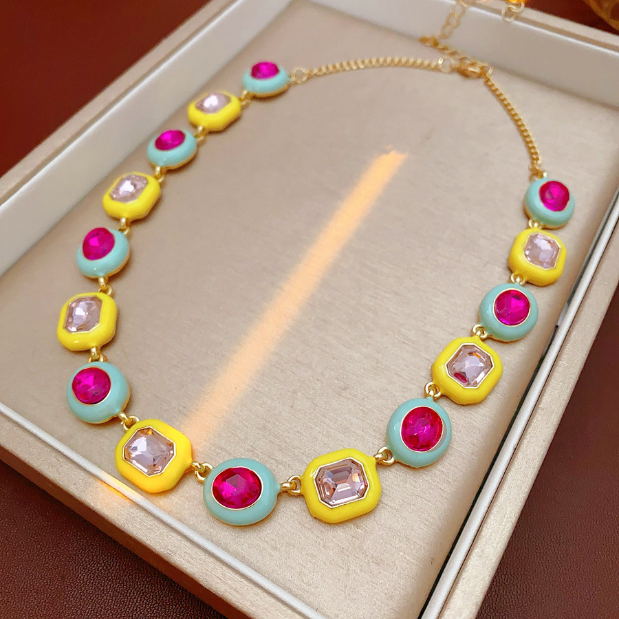 Medieval vintage zircon pulsera pendientes collar lujo ligero nicho conjunto de alta sensación de estilo retrógrado joyas de corte