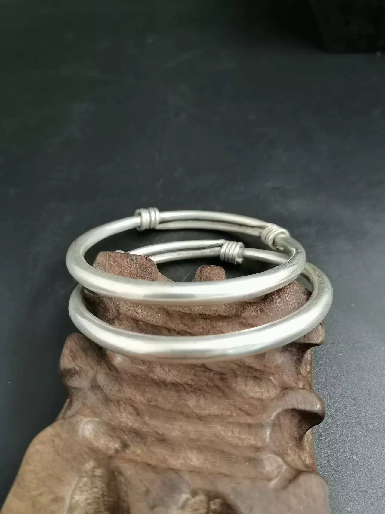 Retro ethnic silver bracelet, vintage Miao/Tibetan style, handcrafted motifs, 40 g
