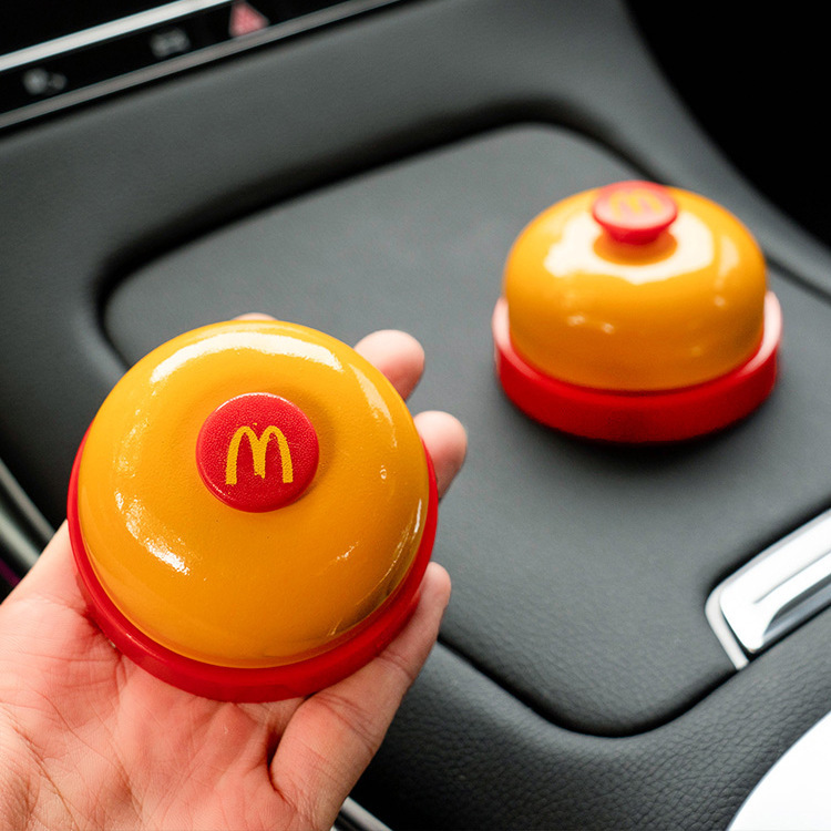 [Juego familiar de Año Nuevo] Presione la mano para llamar a la campana, decoración del automóvil de la casa, McDonald's toma la campana de comida, los niños juegan