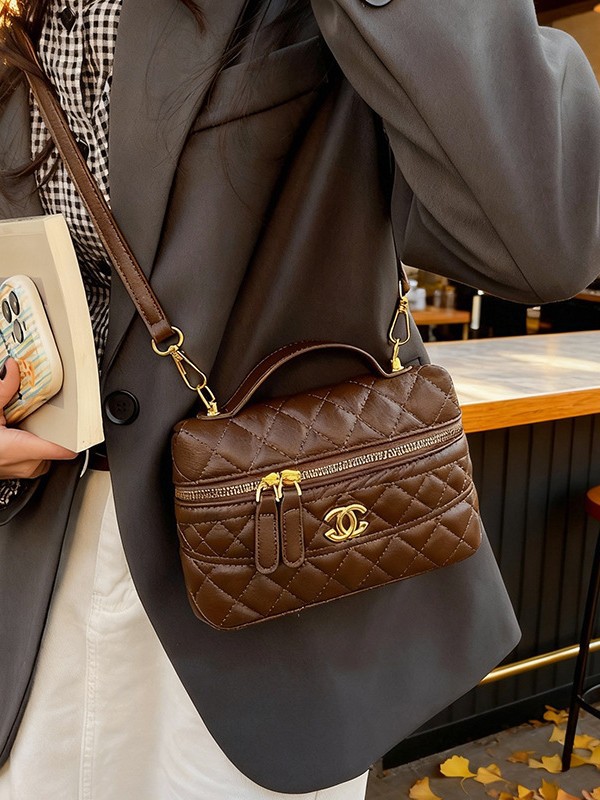 Una sensación de alto nivel, una pequeña cadena de viento de diamante, una pequeña bolsa de mano, una bolsa de caja compacta, una sensación de alto nivel, una bolsa de mochila universal.