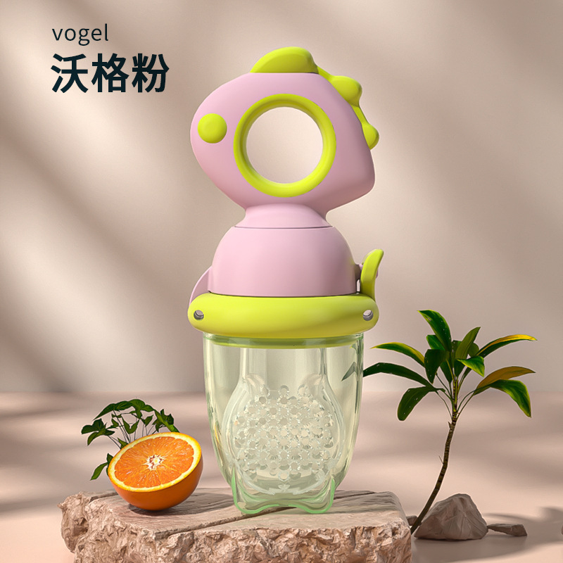 赤ちゃんは果物と野菜を噛んで、果物を食べます。|undefined