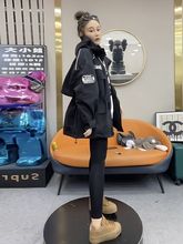 欧洲站春秋新款欧货贴标刺绣字母中长款连帽风衣二棉外套女潮