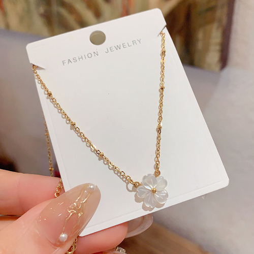 Pearl Blossom Necklace for Women -  New Fashion, Elegant, Simple, Light Luxury, Unique Design, High-End Choker