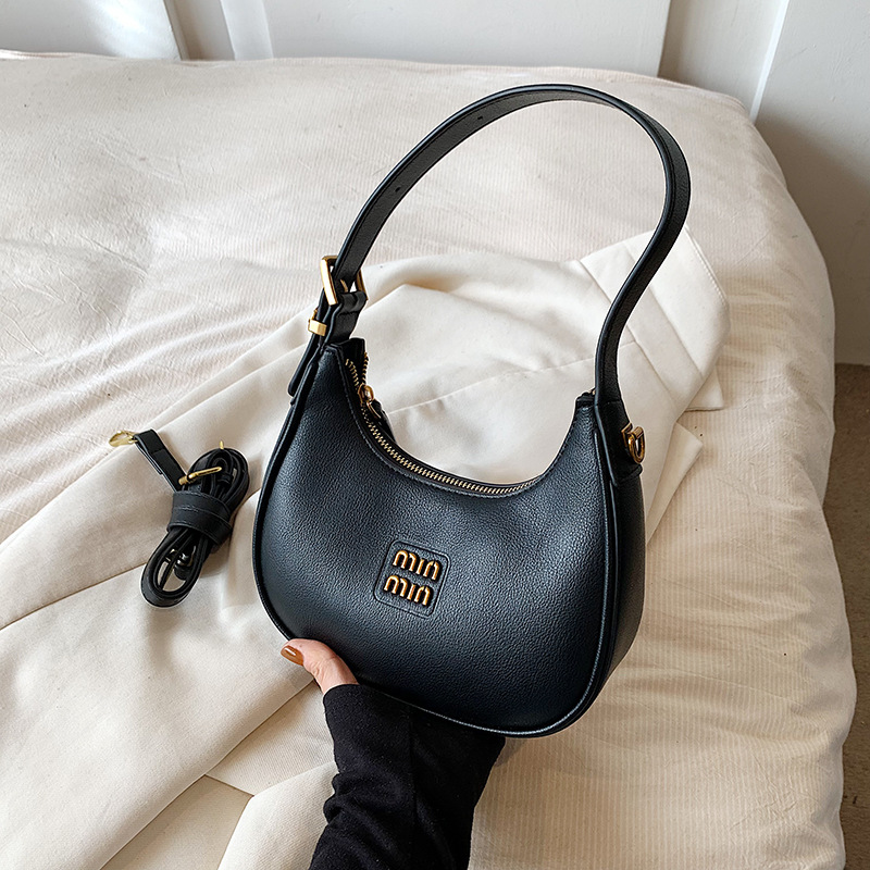 Bolso pequeño para mujer 2025 nueva bolsa de media luna bolsa de bola de masa de otoño e invierno bolso de mensajero negro de viaje bolso de la axila de mano