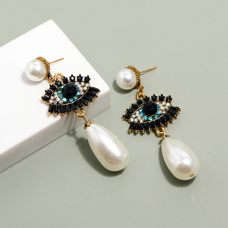 European And American Fashion Retro Bohemian Exaggerated Pearl Earrings Special Simple Creative Exaggerated Eyes Long Earrings display picture 5