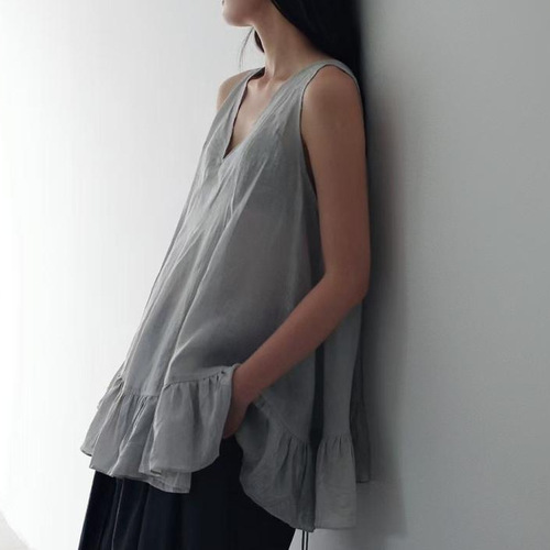 New 2025 European High-Quality Summer Versatile Slimming Sleeveless Tank Top Women's Loose Slimming Top Trendy