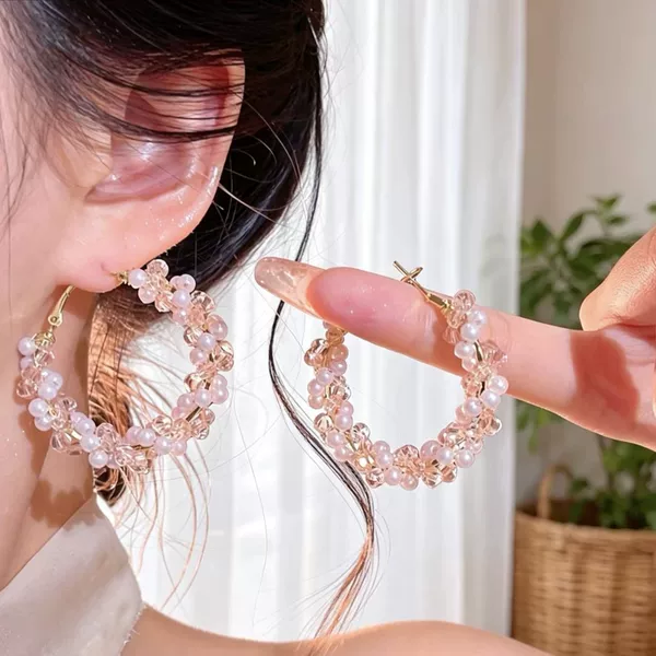 New Style Earrings with a Light Luxury and Fashionable Vibe, Versatile Pearl and Pink Crystal Wrapped Around Geometric Circles, Sweet and Cool Style, Handmade Ear Hoops