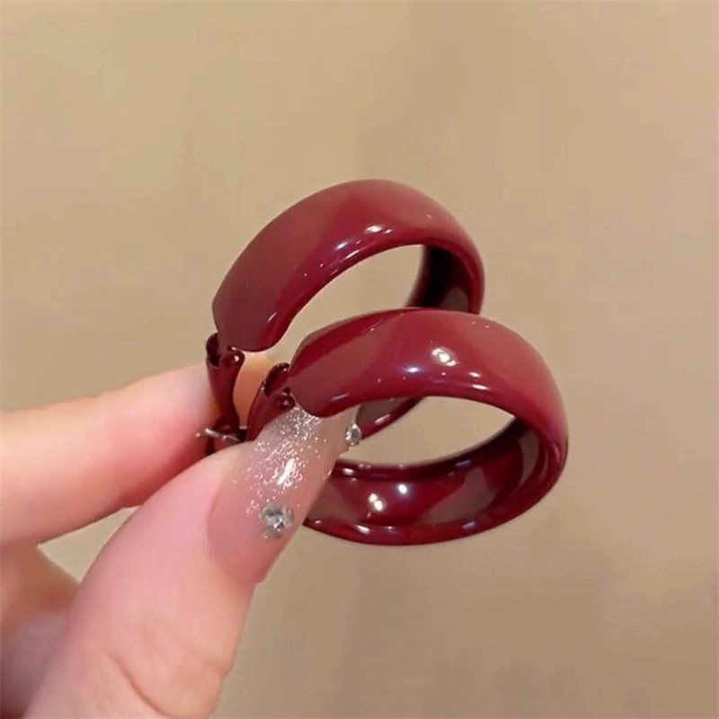 Pendientes de aro lisos para mujer, lujo ligero, pendientes de alta gama, pendientes populares, aretes de diseño exclusivo, aretes de otoño e invierno al por mayor